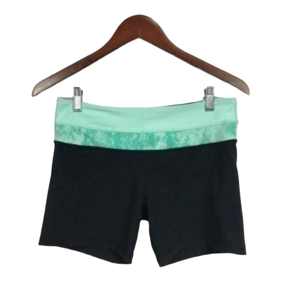 Lululemon Groove Short Black and Green, Size 8 - Picture 1 of 4